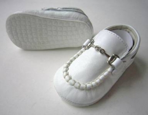 Moccasin Cow Leather w/ Chain-White